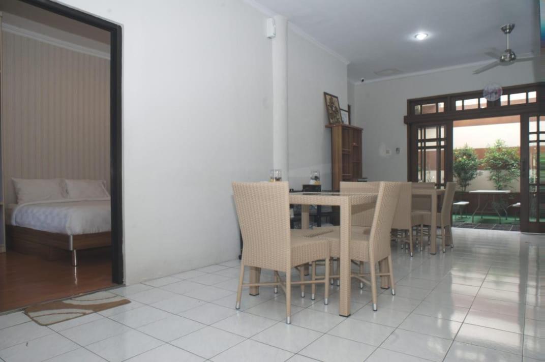 Hotel Omah Sastro 2 à Yogyakarta Extérieur photo