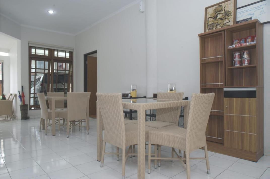 Hotel Omah Sastro 2 à Yogyakarta Extérieur photo